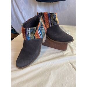 Women's TOMS Yarn & Brown Suede Ankle Boots- Size 10W‎